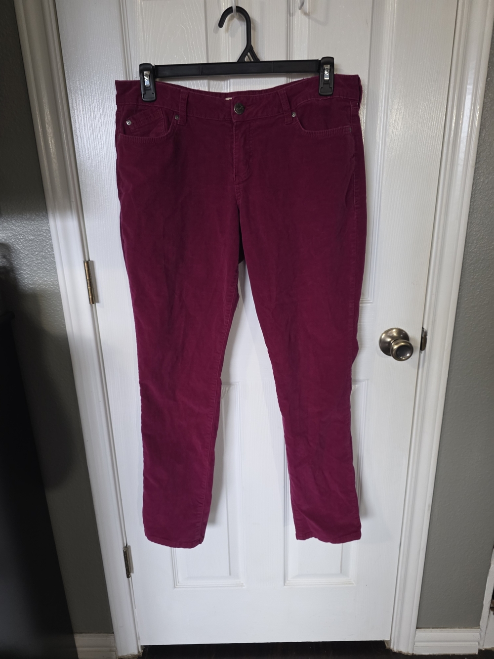 lei Straight Leg Corduroy Jeans in Berry
